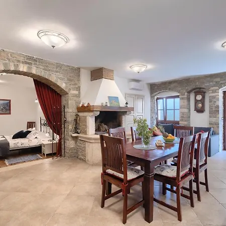 Pietro Apartment